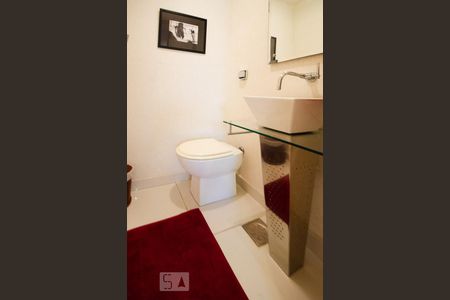 Apartamento à venda com 150m², 3 quartos e 2 vagas Apartamento à venda com 150m², 3 quartos e 2 vagasLavabo