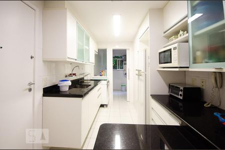 Apartamento à venda com 150m², 3 quartos e 2 vagas Apartamento à venda com 150m², 3 quartos e 2 vagasCozinha