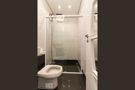 Apartamento à venda com 380m², 4 quartos e 1 vagaBox do Banheiro Suíte 2 