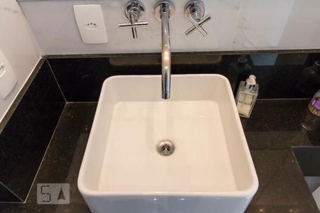 Apartamento à venda com 380m², 4 quartos e 1 vagaPia do Banheiro Suíte 1 