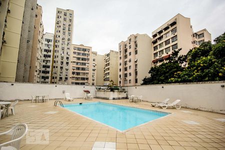 Apartamento à venda com 38m², 1 quarto e 1 vaga Apartamento à venda com 38m², 1 quarto e 1 vagaÁrea da Piscina