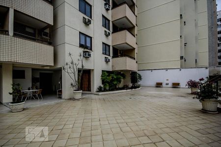 Apartamento à venda com 38m², 1 quarto e 1 vaga Apartamento à venda com 38m², 1 quarto e 1 vagaÁrea da Piscina