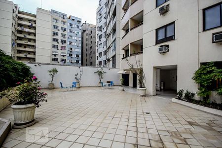 Apartamento à venda com 38m², 1 quarto e 1 vaga Apartamento à venda com 38m², 1 quarto e 1 vagaÁrea da Piscina