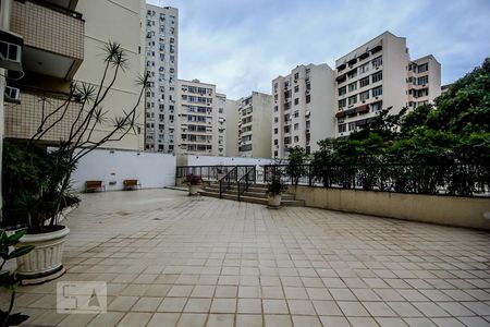 Apartamento à venda com 38m², 1 quarto e 1 vaga Apartamento à venda com 38m², 1 quarto e 1 vagaÁrea da Piscina