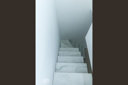 Apartamento à venda com 93m², 3 quartos e 2 vagas Apartamento à venda com 93m², 3 quartos e 2 vagasEscada