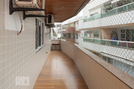 Apartamento à venda com 211m², 4 quartos e 2 vagasVaranda