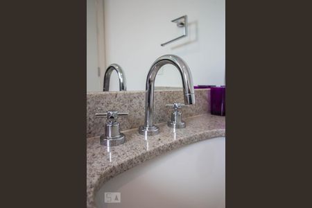 Banheiro suíte detalhe de apartamento à venda com 1 quarto, 38m² em Pinheiros, São Paulo