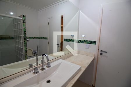 Casa à venda com 200m², 3 quartos e 3 vagasBanheiro da Suíte 1