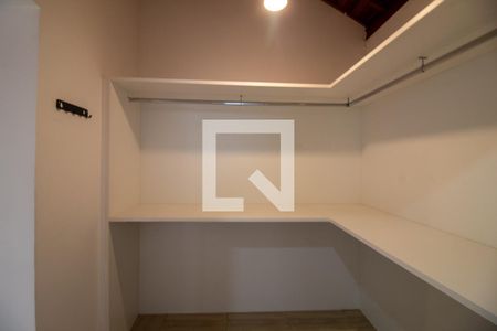 Closet da suíte 1 de casa à venda com 3 quartos, 200m² em Vila Cordeiro, São Paulo