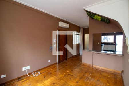Sala de casa à venda com 3 quartos, 200m² em Vila Cordeiro, São Paulo