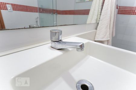 Banheiro torneira de apartamento para alugar com 3 quartos, 75m² em Tijuca, Rio de Janeiro