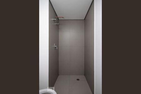 Banheiro de kitnet/studio para alugar com 1 quarto, 28m² em República, São Paulo