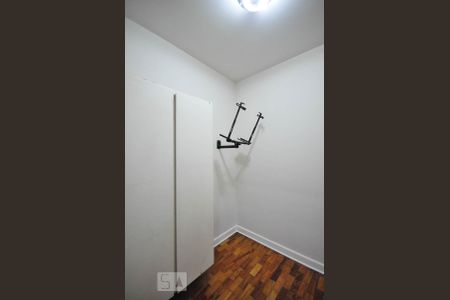 Quarto de serviço de apartamento para alugar com 3 quartos, 210m² em Paraisópolis, São Paulo