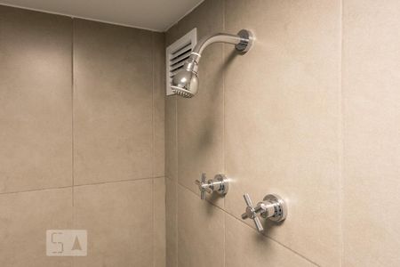 Banheiro da suíte de kitnet/studio para alugar com 1 quarto, 51m² em Vila Olímpia, São Paulo