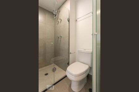 Banheiro da suíte de kitnet/studio para alugar com 1 quarto, 51m² em Vila Olímpia, São Paulo