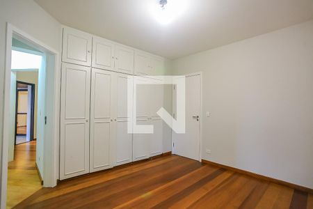 Apartamento à venda com 220m², 4 quartos e 3 vagasQuarto 2
