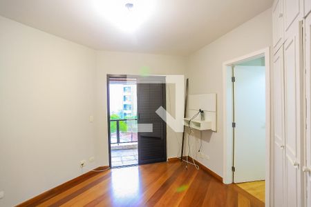 Apartamento à venda com 220m², 4 quartos e 3 vagasQuarto 2