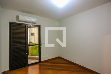 Apartamento à venda com 220m², 4 quartos e 3 vagasSuíte 2
