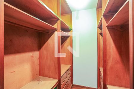 Apartamento à venda com 220m², 4 quartos e 3 vagasCloset Suíte 2