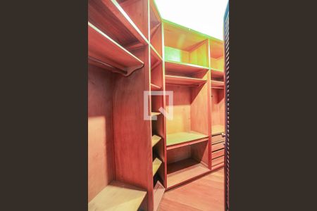 Apartamento à venda com 220m², 4 quartos e 3 vagasCloset Suíte 2