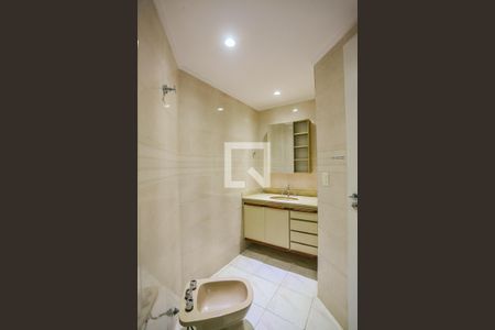 Apartamento à venda com 220m², 4 quartos e 3 vagasBanheiro Quartos 1 e 2