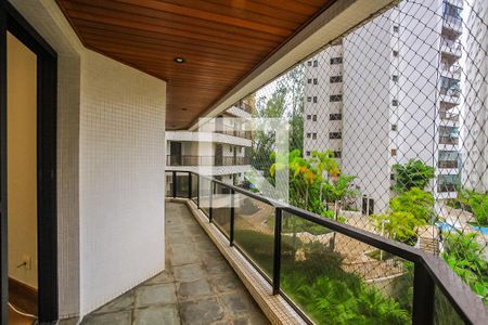 Apartamento à venda com 220m², 4 quartos e 3 vagasVaranda Quarto 2