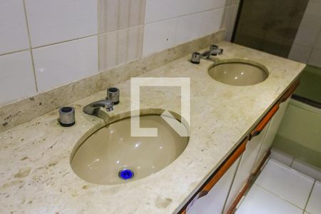 Apartamento à venda com 220m², 4 quartos e 3 vagasBanheiro Suíte 2