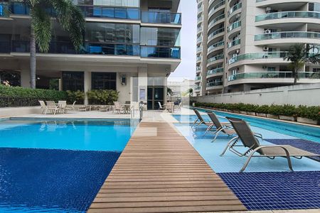 Apartamento para alugar com 68m², 2 quartos e 1 vaga Apartamento para alugar com 68m², 2 quartos e 1 vagaÁrea comum - Piscina