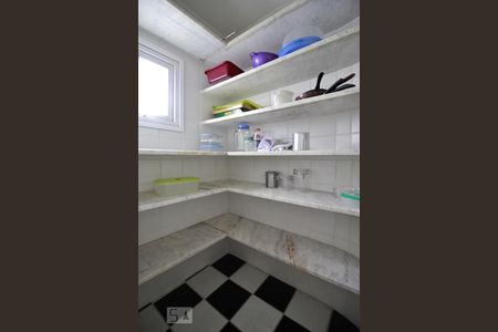 Casa de condomínio para alugar com 3564m², 4 quartos e 6 vagasDespensa