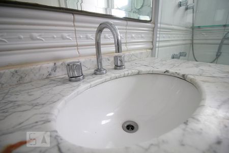 Casa de condomínio para alugar com 3564m², 4 quartos e 6 vagasPia suíte 3