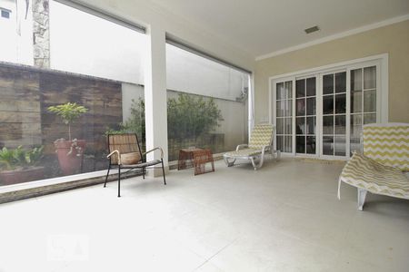 Casa de condomínio para alugar com 3564m², 4 quartos e 6 vagasÁrea externa