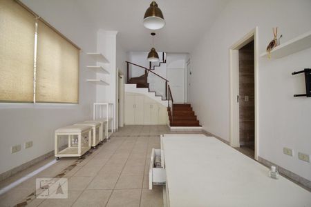 Casa de condomínio para alugar com 3564m², 4 quartos e 6 vagasSala