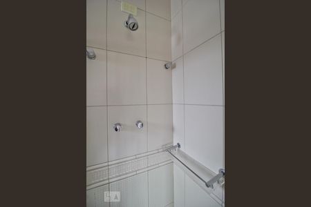 Casa de condomínio para alugar com 3564m², 4 quartos e 6 vagasChuveiro suíte 4