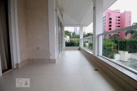 Varanda de casa de condomínio para alugar com 4 quartos, 3564m² em Jardim Colombo, São Paulo