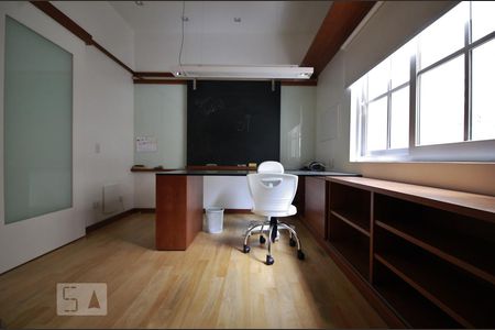 Casa de condomínio para alugar com 3564m², 4 quartos e 6 vagasEscritório