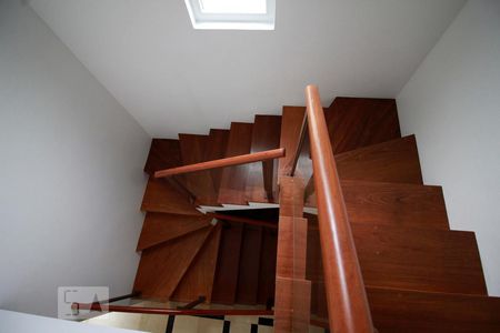 Escadas de casa de condomínio para alugar com 4 quartos, 3564m² em Jardim Colombo, São Paulo