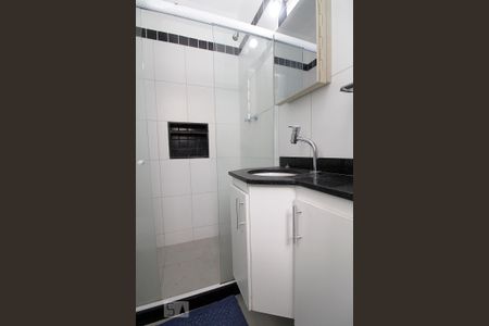 Banheiro. de kitnet/studio para alugar com 1 quarto, 30m² em Copacabana, Rio de Janeiro