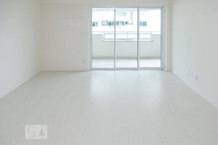 Sala de apartamento para alugar com 2 quartos, 77m² em Barra da Tijuca, Rio de Janeiro
