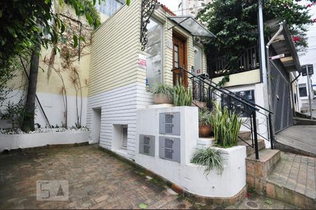 Studio para alugar com 32m², 1 quarto e sem vaga Studio para alugar com 32m², 1 quarto e sem vagaFachada