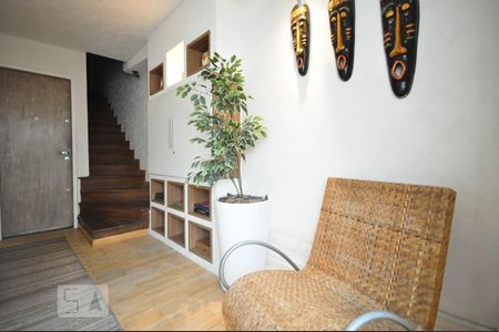 Studio para alugar com 32m², 1 quarto e sem vaga Studio para alugar com 32m², 1 quarto e sem vagaHall de entrada