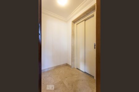Apartamento à venda com 160m², 3 quartos e 3 vagasHall do elevador
