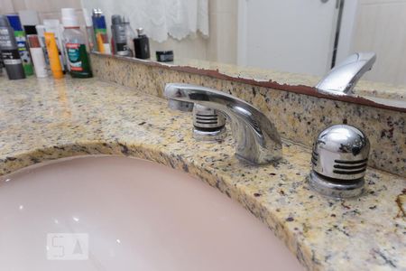 Apartamento à venda com 120m², 3 quartos e 2 vagasBanheiro suíte torneira