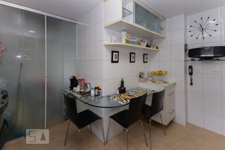 Apartamento à venda com 120m², 3 quartos e 2 vagasCozinha