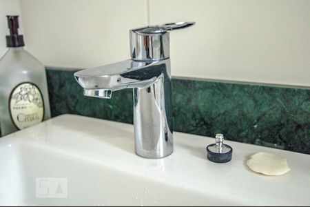 Banheiro de apartamento para alugar com 1 quarto, 57m² em Barra Funda, São Paulo