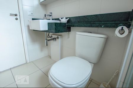 Banheiro de apartamento para alugar com 1 quarto, 57m² em Barra Funda, São Paulo