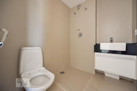 Banheiro de kitnet/studio para alugar com 1 quarto, 36m² em Pinheiros, São Paulo