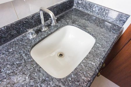 Banheiro de apartamento para alugar com 2 quartos, 57m² em Vila Paulicéia, São Paulo