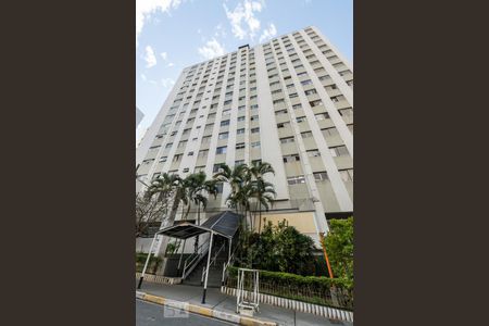 Apartamento para alugar com 50m², 2 quartos e 1 vaga Apartamento para alugar com 50m², 2 quartos e 1 vagaFachada