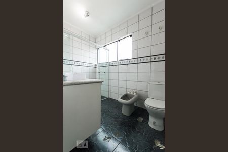 Casa de condomínio à venda com 380m², 4 quartos e 4 vagasBanheiro da suíte