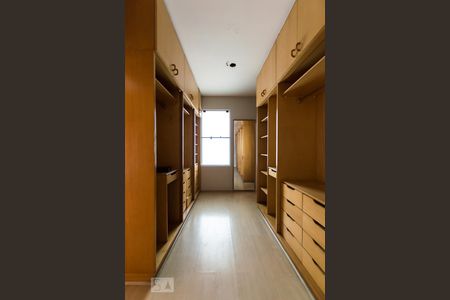 Casa de condomínio à venda com 380m², 4 quartos e 4 vagasCloset da suíte 2